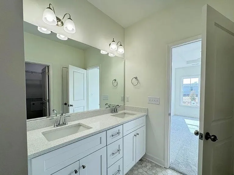 106 E Sillinger Dr — Photo 12