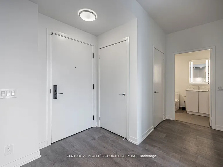 270 Dufferin St #713 — Photo 13