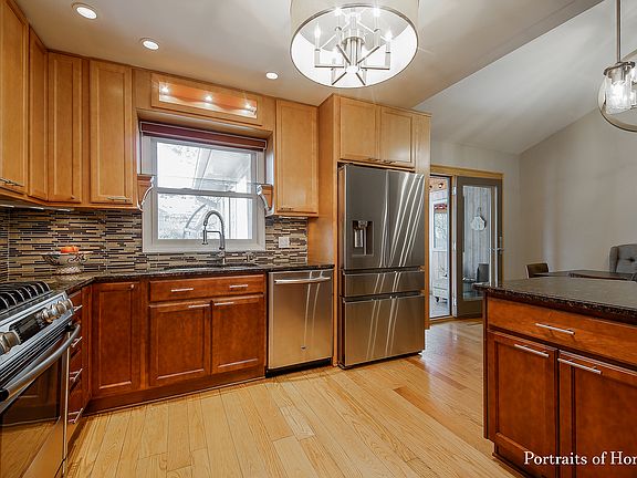 5th image of 548 Coolidge Ave