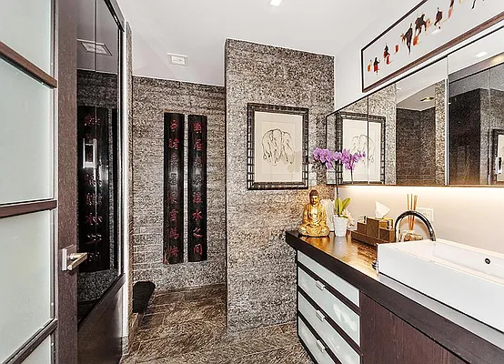Sold by Warburg | media 4