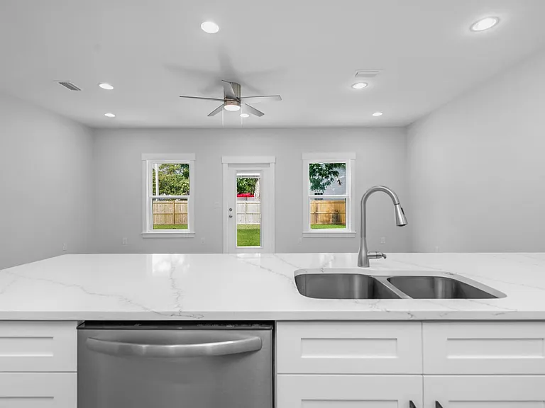 30 Harbeson Ave NE — Photo 8