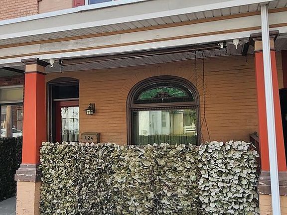 5th image of 424 Main St