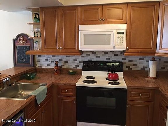 3rd image of 2957 Sir Hamilton Cir #8