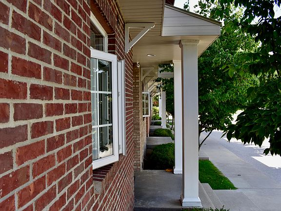 5th image of 251 S Eastowne Dr