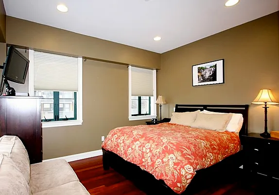 Sold by Mikhail Knova, LREB | media 32