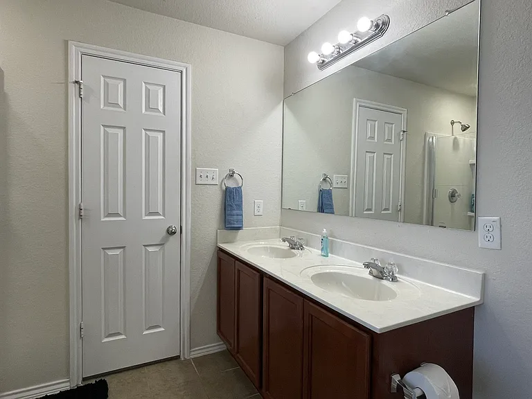 3738 Gallery Wls — Photo 45