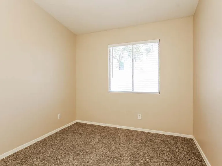 5707 N 67th Dr — Photo 2