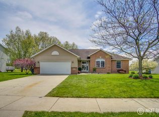 222 Creekside Dr, Coopersville, MI 49404