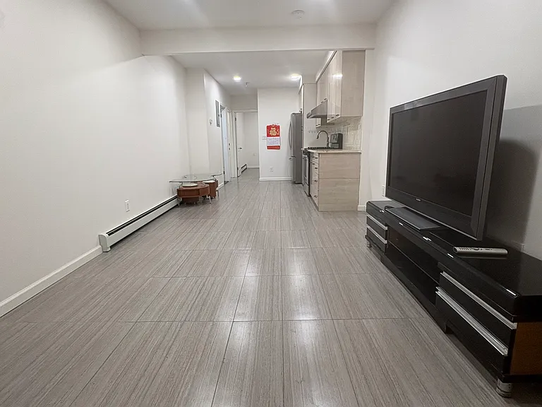 2127 E 33rd St #1 — Photo 3