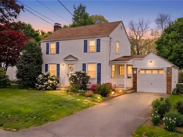 145 Massasoit Dr, Warwick, RI 02888