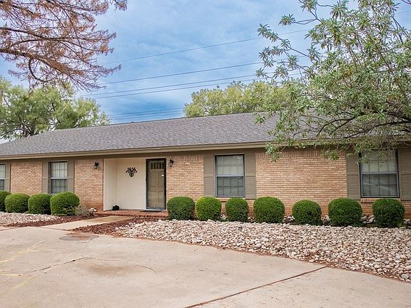 3rd image of 2656 Parkview Dr