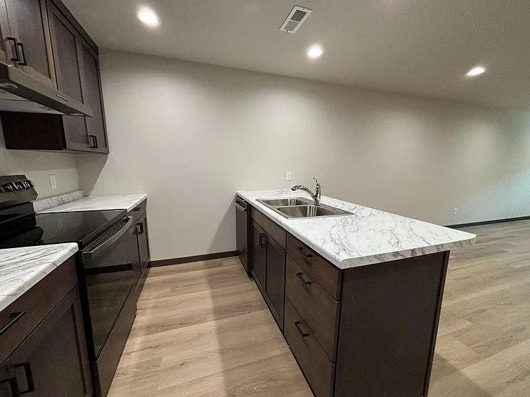 WestSide Apartments — Photo 21