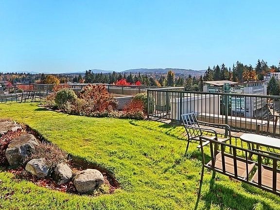 Spacious rooftop garden with amazing view on the 11th floor