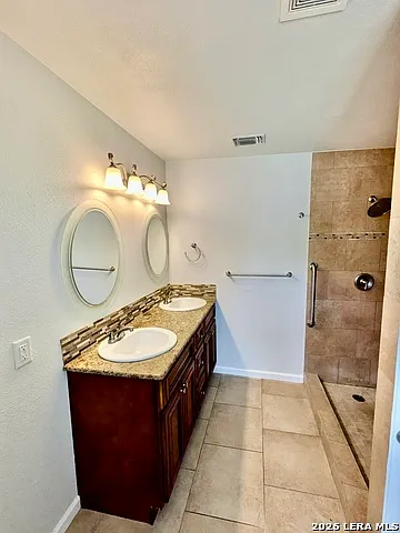 304 E Mistletoe Ave — Photo 7
