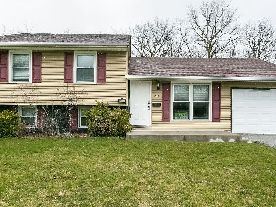 1st image of 217 E Maple Dr