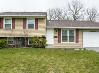 217 E Maple Dr, Glenwood, IL 60425