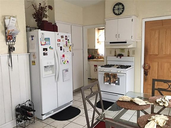 4th image of 174 Peck Ave