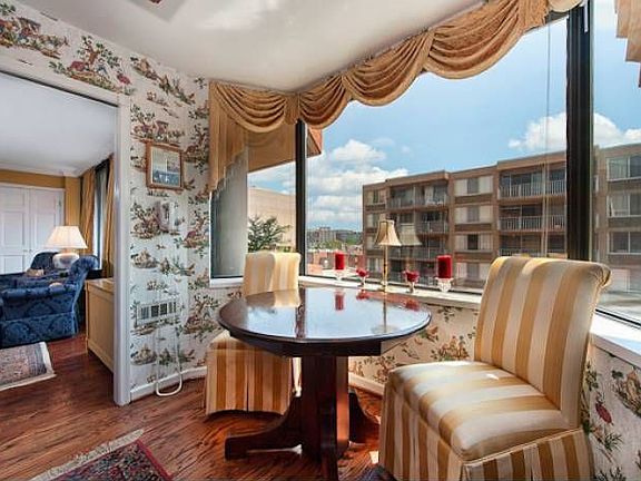 Lovely dining area in kit