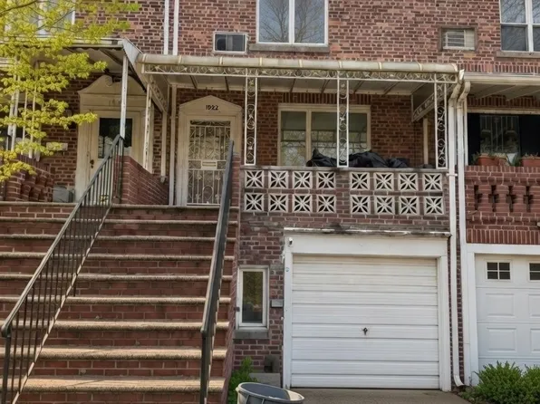 1922 19 Lane image 1 of 10