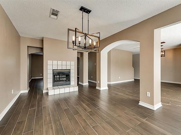 4th image of 822 Clover Hill Ln