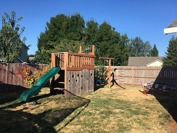 Play structure