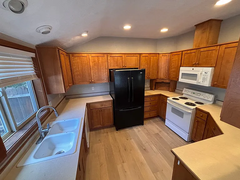 3052 Gary Dr — Photo 14
