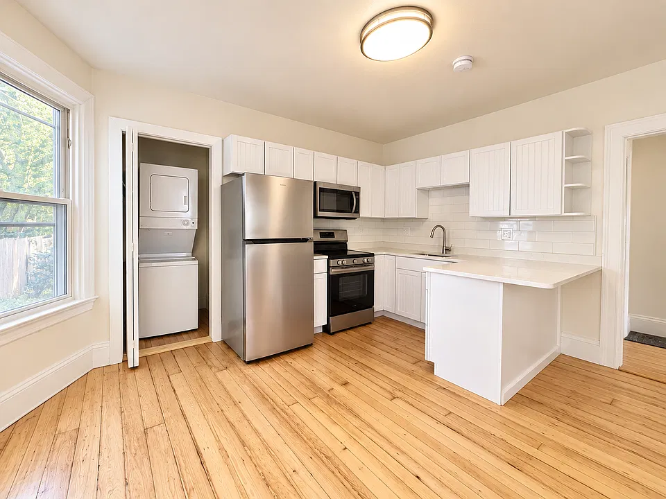 109 Bowen St #1
