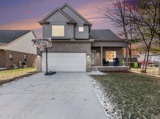 16530 Dort St, Roseville, MI