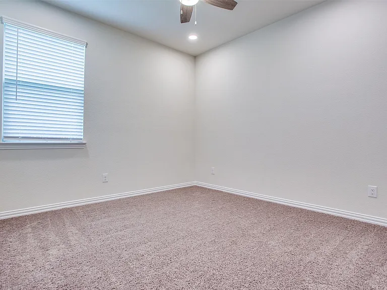113 Hayes Dr — Photo 9