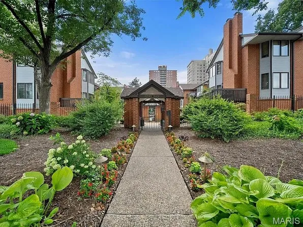 4454 Lindell Blvd APT 27, Saint Louis, MO 63108