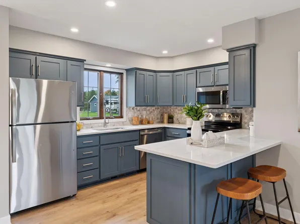 705 Highland Dr, New Prague, MN 56071