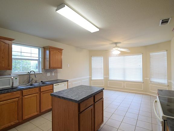 5th image of 4810 Water Oak Dr