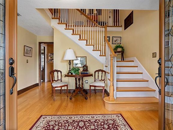 4th image of 2582 Anderson Dr W
