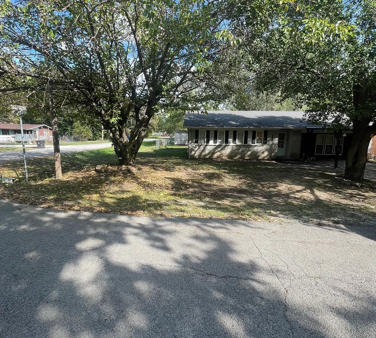 4 bed, 1.5 bath, 1100 sqft, $1,700 — Photo 2