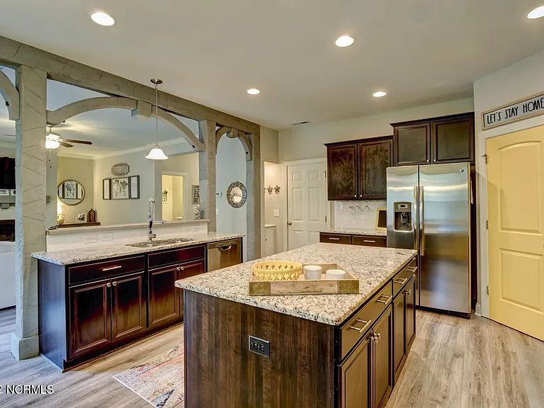 363 Belvedere Dr — Photo 16