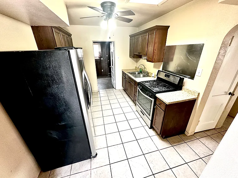 7505 Acapulco Ave — Photo 5