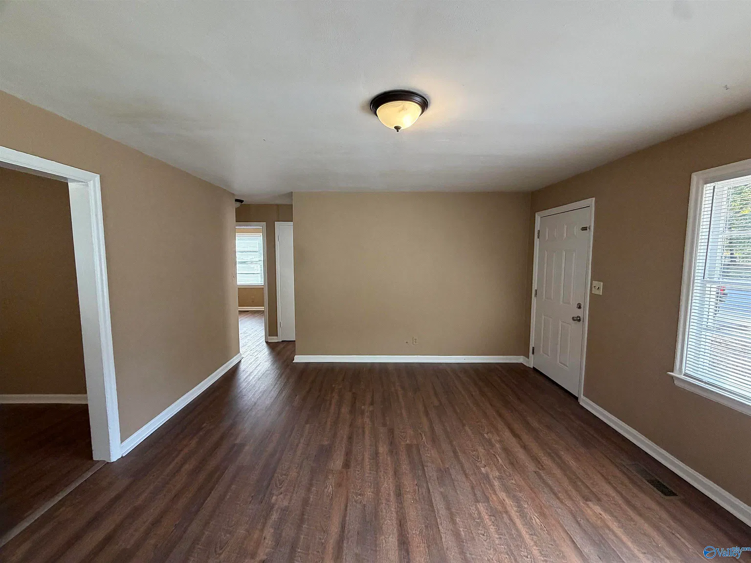 3 bed, 2.0 bath, 1200 sqft, $1,300 — Photo 3