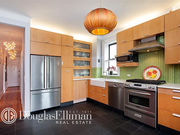 3rd image of 525 5th St APT 4L