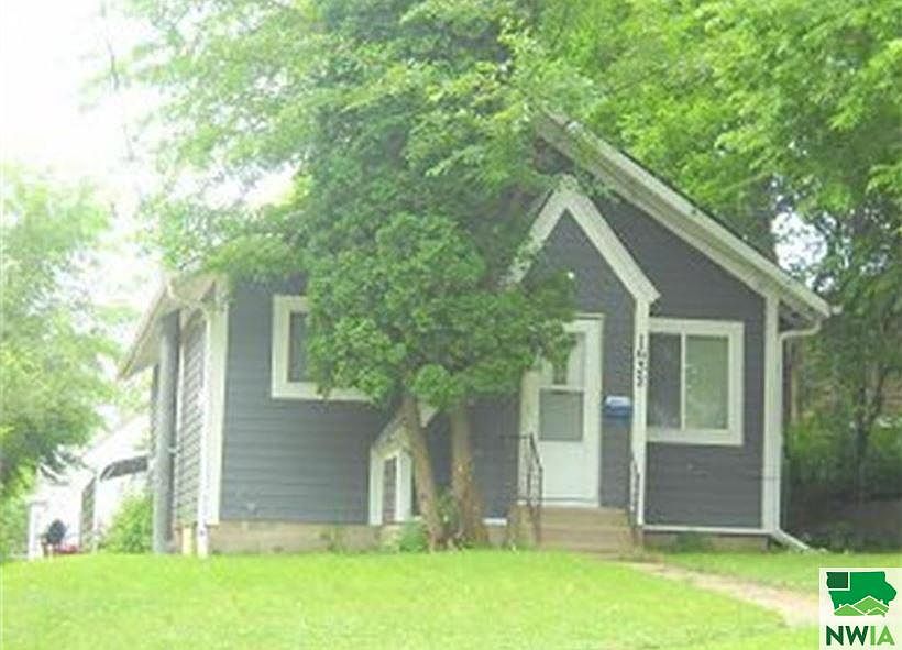 1st image of 1632 Villa Ave