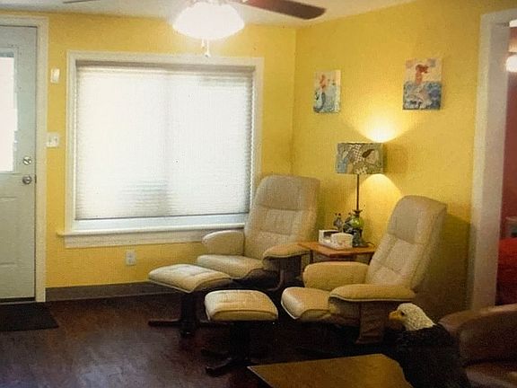 5th image of 210 Lake Shore Dr N