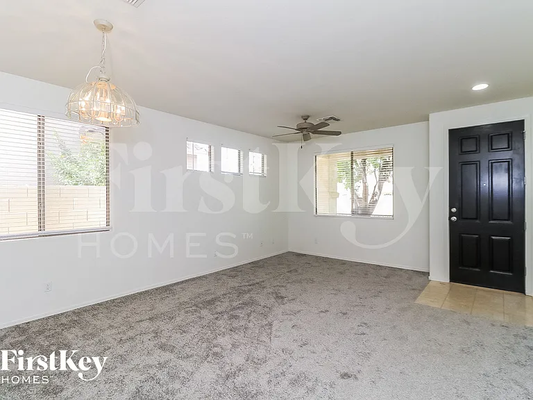 2715 E Carson Rd — Photo 3