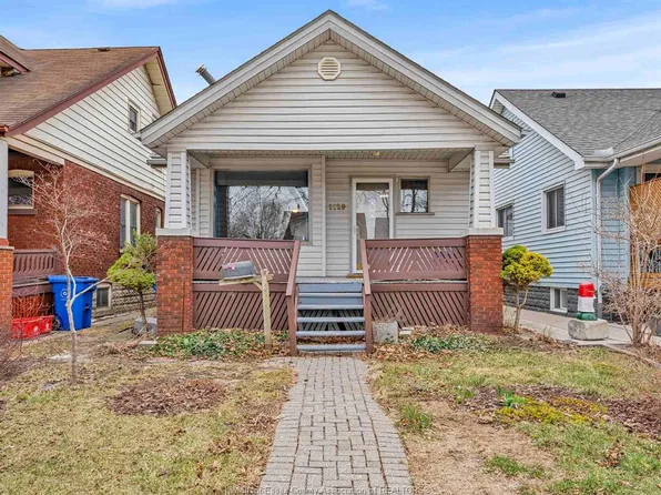 1129 Janette Ave, Windsor, ON N9A 5A6