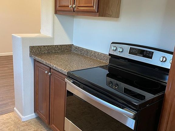 Brand new high-end cooktop with Oven. 

Brand new chimney