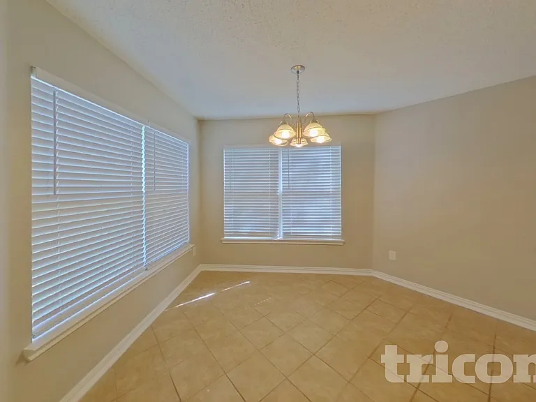 541 Gibson St — Photo 4