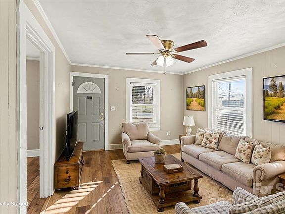 4th image of 409 S Maple St