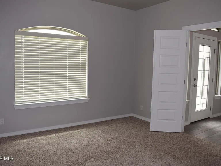 355 Sol Ct — Photo 9