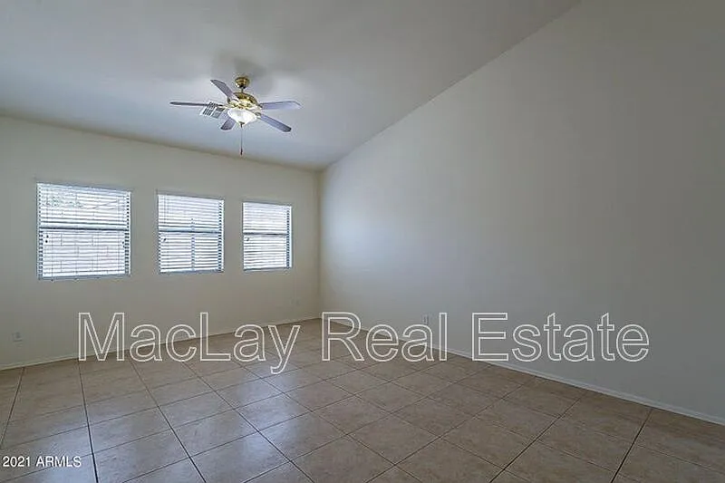 4 bed, 2.0 bath, 1660 sqft, $2,025 — Photo 3