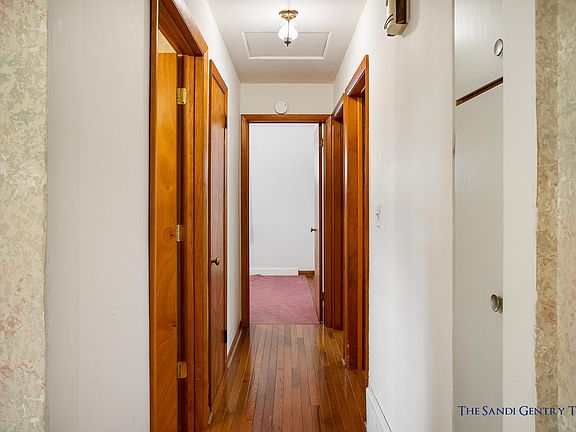 4th image of 1020 Park Ave