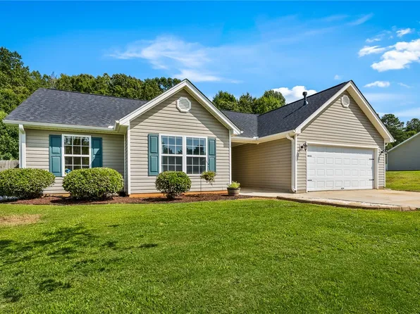 110 Cedar Glen Dr, Williamston, SC 29697