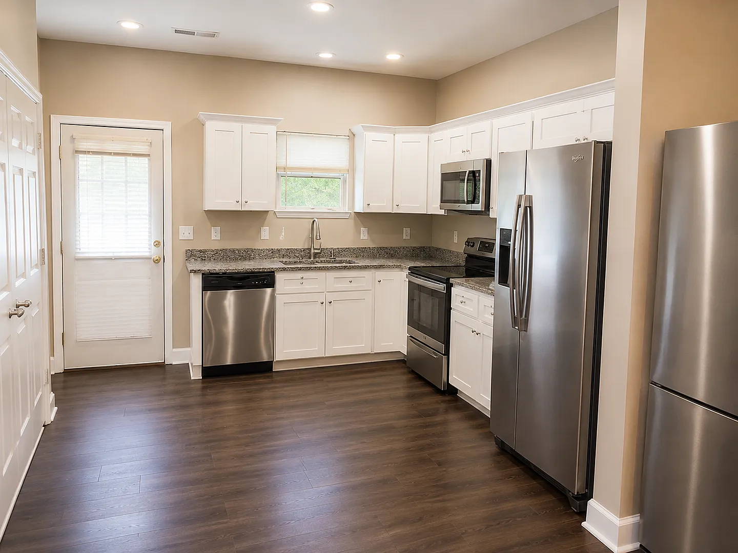 6 Bedroom Available For Pre Lease! — Photo 3